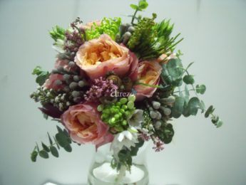 Rosa con decorados de verde